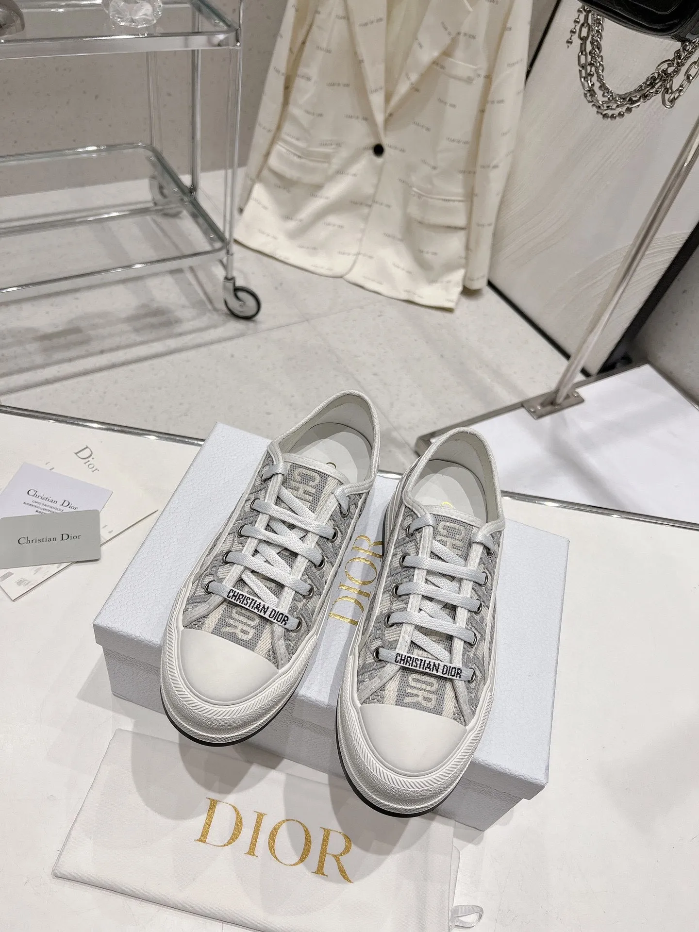 👟👟Ex-factory price 520👟👟 Women's shoes Women's clothing Women's shoes Women's clothing Dior series, Dior Dior Walk'n series Presbyopia Embroidery Thick-soled canvas shoes Casual sneakers Original purchase development Production This Walk'n'Dior thick-soled sneaker is a fashionable item that enhances the style of the series. Oblique printed cotton embroidered upper with comfortable platform sole, tongue and Christian Dior 👟👟 ex-factory aris signature laces. Can add fashionable temperament to all kinds of casual looks ▪️Fabric: Original customized imported Oblique printed embroidery ▪️Inner lining: Imported soft sheepskin lining ▪️Outsole: Original exclusive molded T👟👟Factory price U material ▪️Sole thickness: 4.5CM ▪️Size: Women's 35-40